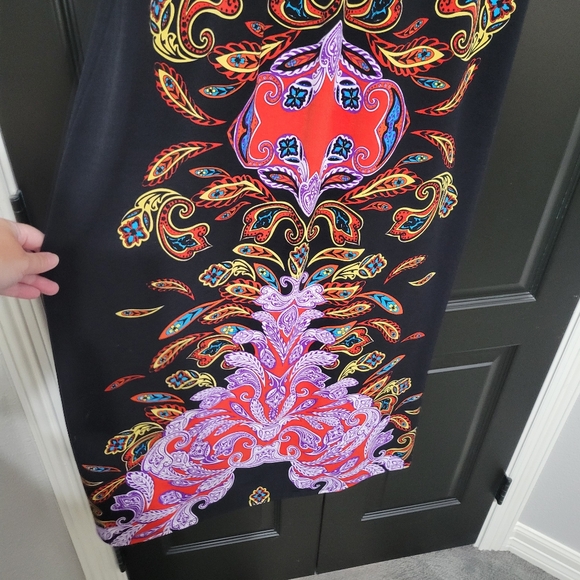 Large long colorful body hugging dress - Picture 4 of 7